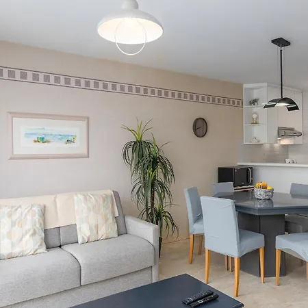 Apartment Spacious On The 1st Floor